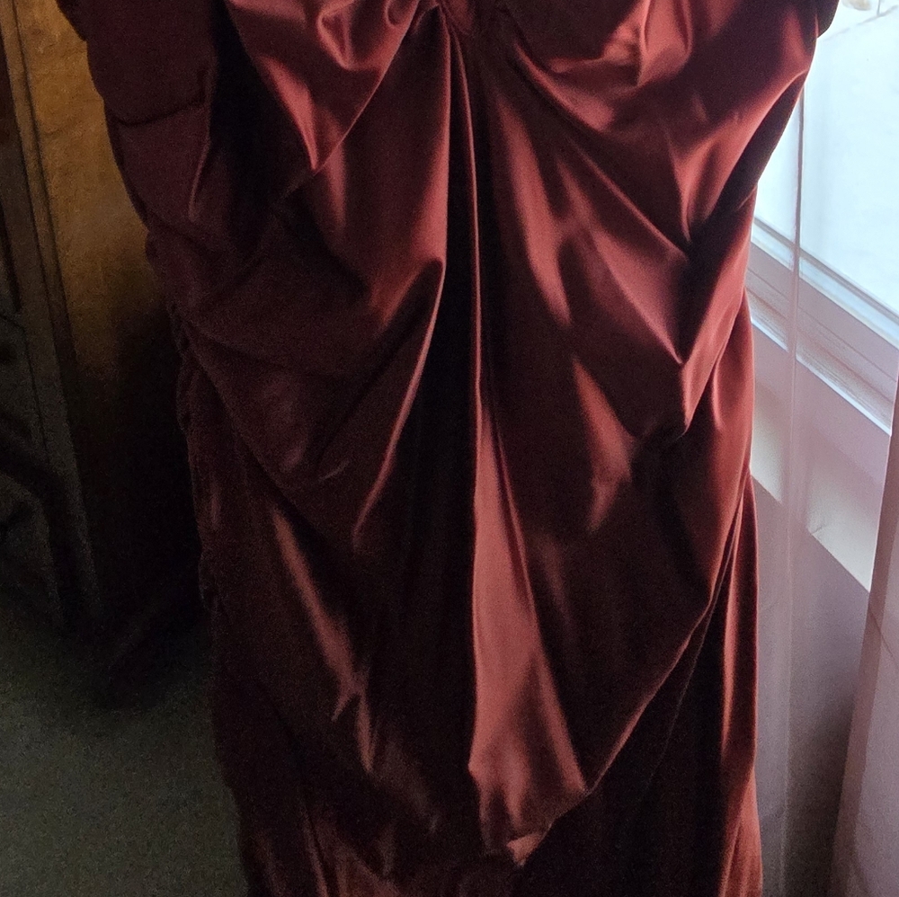 Windsor Jelene Cold-Shoulder Mermaid Satin Formal Dress - Picture 8 of 9